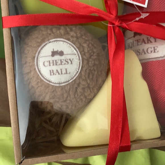 Dog toy meat cheese gift set NIB NWT - Picture 4 of 4